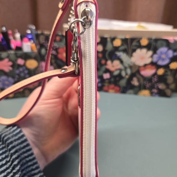 COACH Peyton Pink Ombre Small Wristlet - Picture 14 of 15